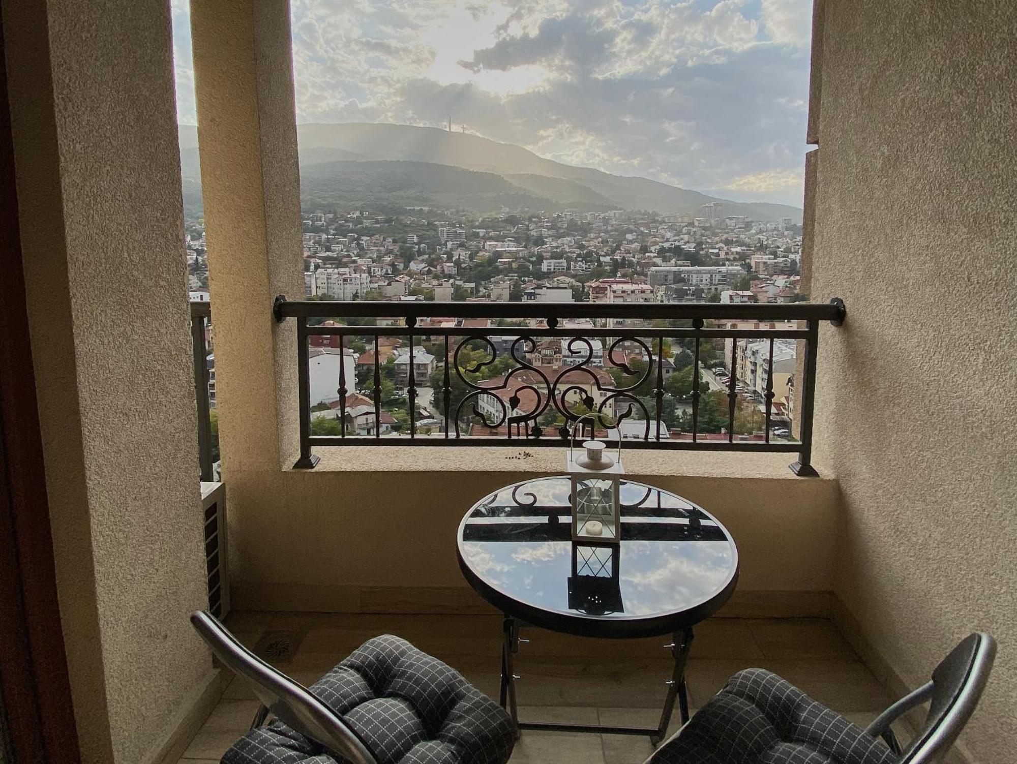 Stylish Apartment, Skopje Centre - Private Parking - Panoramic Views Luaran gambar